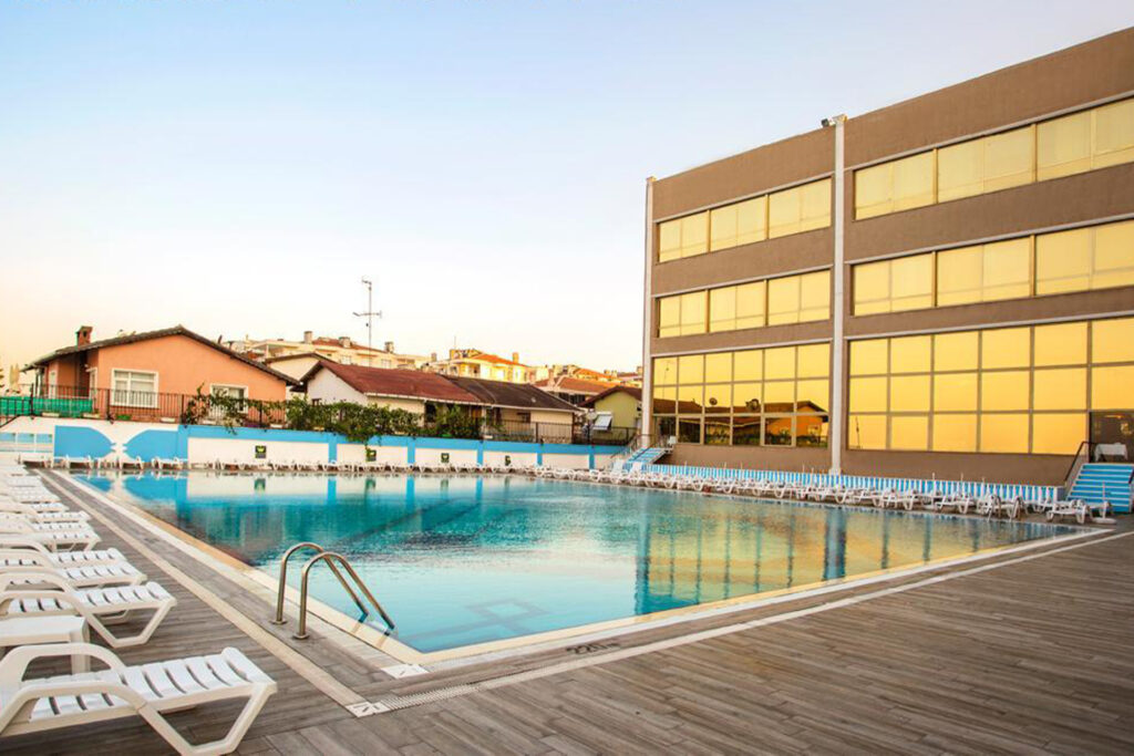 Elegant poolside area at Marine Beach with luxurious lounge chairs and a charming pool overlooking the sea