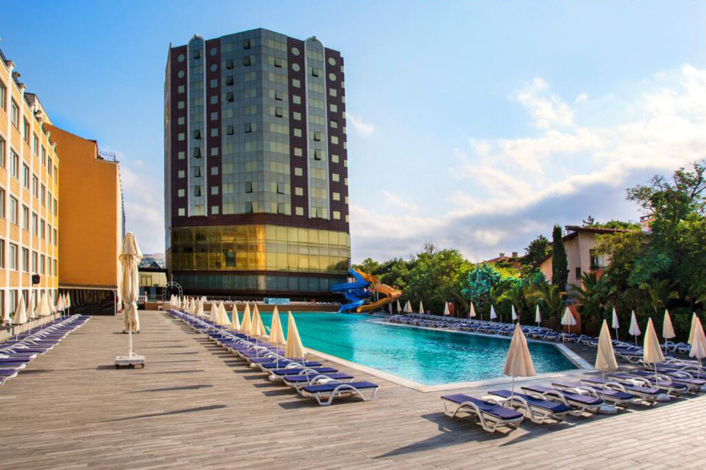 Elegant poolside area at Marine Beach with luxurious lounge chairs and a charming pool overlooking the sea